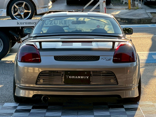 �y���A�E�B���O�z�����B