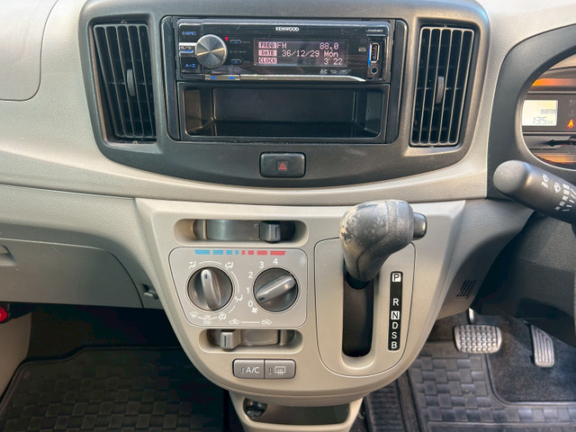 インパネ周りもごみごみしてなく操作がしやすいです♪♪