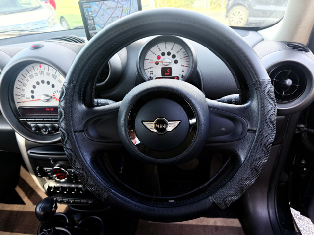 厳選仕入れをしておりますので、お客様の納得のいく1台がきっと見つかります。支払総額の中には車検費用・当年度の自動車税、全て含んでおります。ご安心してお任せください。