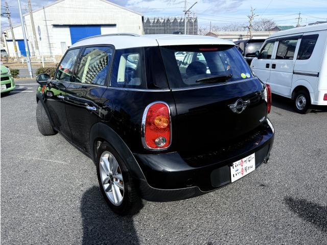 自動車保険もご相談ください。当店は三井住友海上、あいおいニッセイ同和損保の代理店です。保険担当が万一の際は連携を取って迅速にご対応致します。代車・レンタカーもご用意できますのでご安心ください。