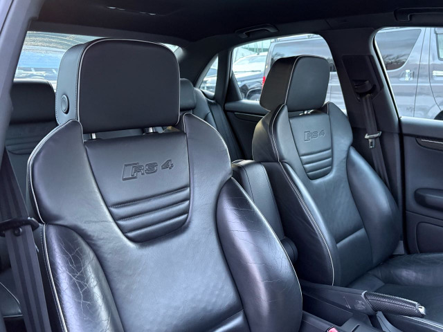 シートの状態も年式から考えても、状態はバッチリです☆革シートへのワンラップコートも承っておりますので、お気軽にお問い合わせ下さい♪