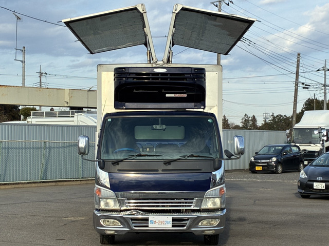 キャンター冷蔵冷凍車