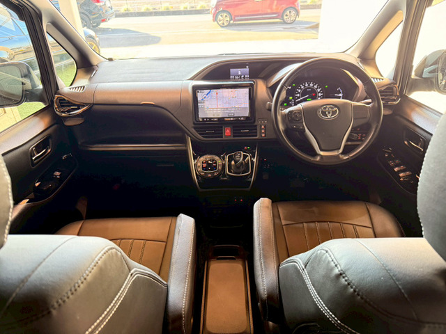 ヴォクシー1.8 ハイブリッド ZS 煌