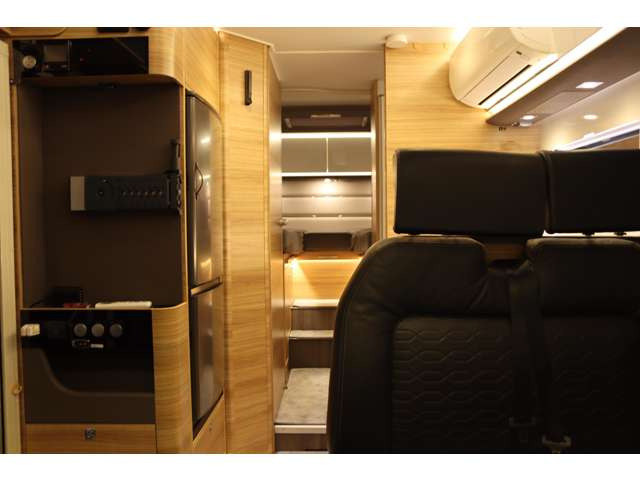 �܂�Ńz�e���̃��r�[�̂悤�Ȃ��̏Ɩ�