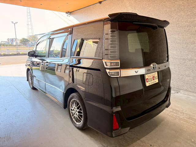 ヴォクシー1.8 ハイブリッド ZS 煌