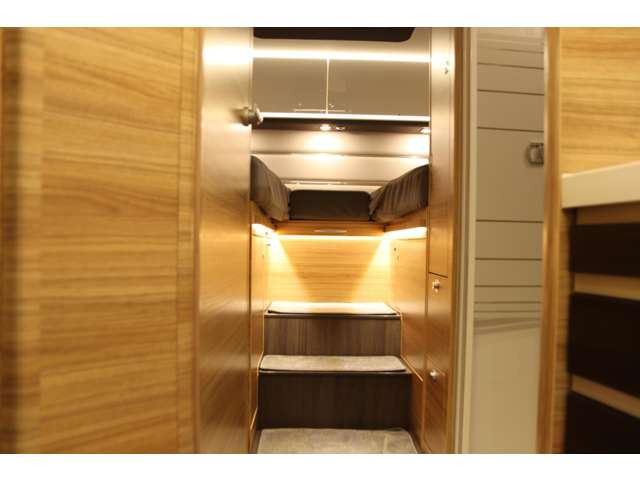 ���A�͏�݃x�b�h