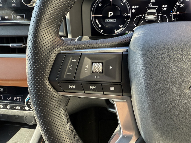 ステアリングスイッチも備わっておりますので、前方から視線を逸らす事なくお手元でオーディオ操作を行って頂けます