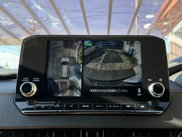 アラウンドビューモニターも装備されておりますので、駐車が苦手な方や大きな車が苦手な方でも安心して乗っていただけます!!
