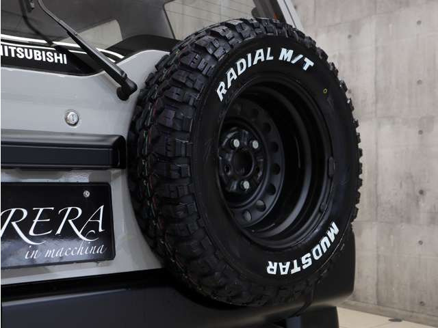 �w�ʃ^�C�����V�i�}�b�h�e���[���^�C���𑕒����Ă���܂��B