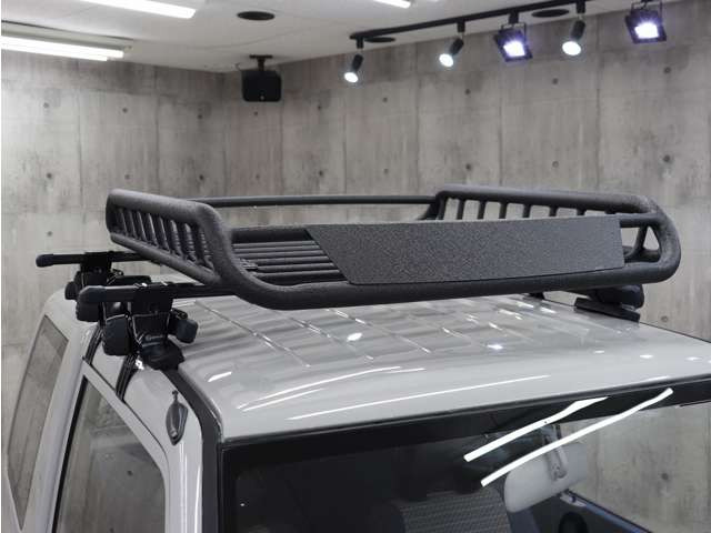 �V�i���[�t���b�N�t���ł�!�L�����v��A�E�g�h�A�V�[���Ȃǂɍs�����ȂǁA��������̉ו����^�ԍۂɖ��ɗ��֗��ȃA�C�e���ł���