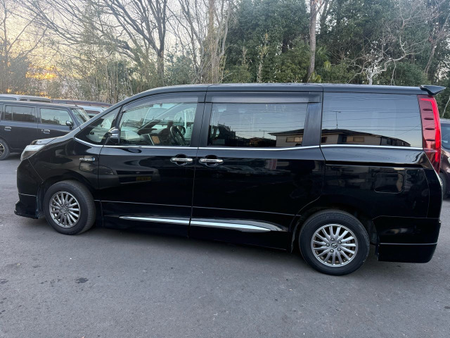 エスクァイアハイブリッド1.8 Gi