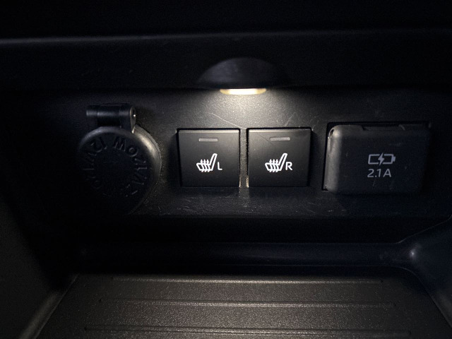 �O�ȃV�[�g�q�[�^�[�𑕔����Ă��܂��B