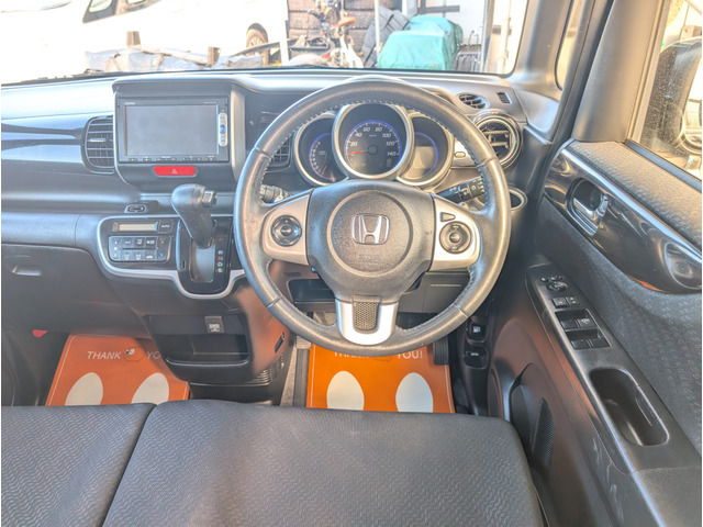 �_�b�V���{�[�h���Ⴂ�̂őO���̎��E����������Ɗm�ۂ���Ă܂��B�����̕��ł��O�����������茩�n���܂���B