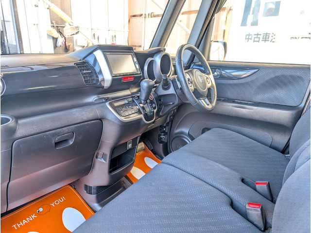 �t�����g����̃K���X���傫���̂Ŏԓ��͖��邭�J����������̂������ł��B���̂悤�ȑ�����C�����ǂ��^�]���ł���|�C���g�Ȃ̂ł��B