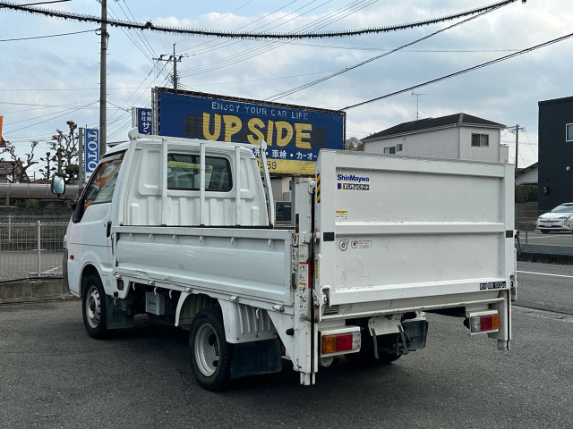 �V���a�̐����p���[�Q�[�g�ł��B���C���ł����A�ב�Ȃ̂ő��s���ɂ͉����x�Ⴀ��܂���B