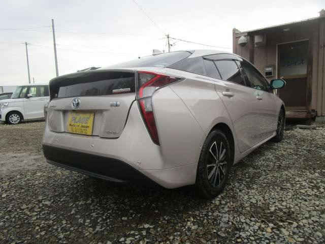 プリウス1.8 A E-Four 4WD