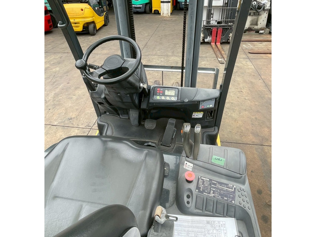 コマツ電動フォークリフト