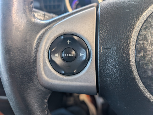 �n���h���ɔ�������X�C�b�`�ɂăI�[�f�B�I���삪�\�ł��B������Ƃ��������i�Ȃ̂ł����g���Ă݂�Ƃ��Ȃ�֗̕����ɋC�Â����͂��ł��B