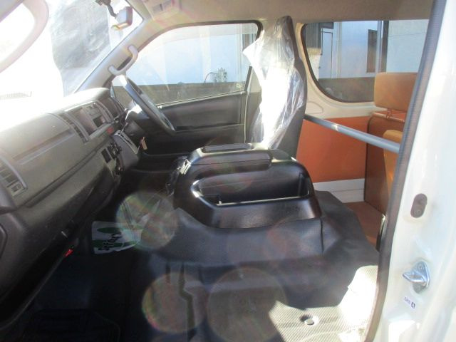 フロントシート乗車人数の為助手席有りません