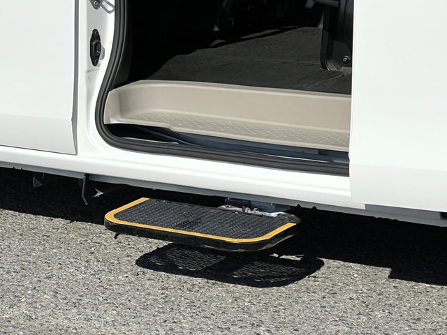 セレナ2.0 S 送迎タイプ オートステップ仕様