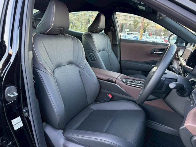 クラウンクロスオーバー2.5 G アドバンスト レザー パッケージ E-Four 4WD