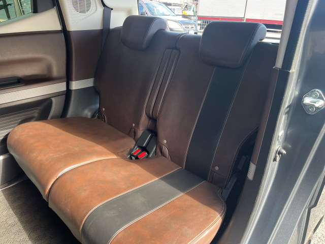 �㕔���� ���_���ȃu���E���J���[�����V�[�g