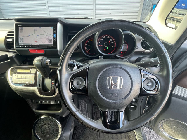 �X�e�A�����O�X�C�b�`�𑕔��B�I�[�f�B�I����̓n���h���ōs���܂��B