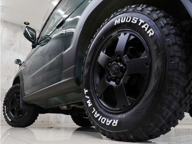 �}�b�g�u���b�N�ɓh���ςݏ����A���~�z�C�[���ɐV�i�}�b�h�e���[���z���C�g���^�[�^�C���𑕒����A�N�e�B�u�ȕ��͋C�Ɏd�オ��܂����B