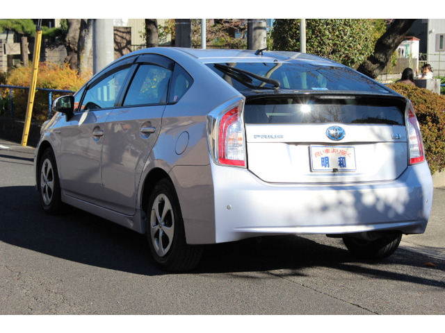 プリウス1.8 S
