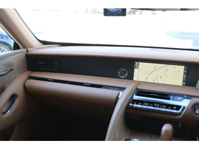 ���N�T�X�̃C�j�V�����ł���L���p�^�[���̃����[�t�������{����Ă��܂��B