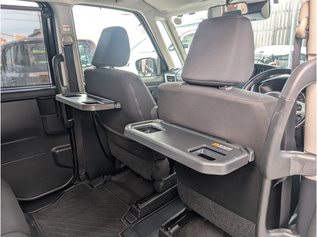 �O�ȃV�[�g�o�b�N�ɂ͐܂��ݎ��̃e�[�u������������Ă܂��B���ꂪ�ӊO�Ɋ��􂵂Ă�����ł���`��