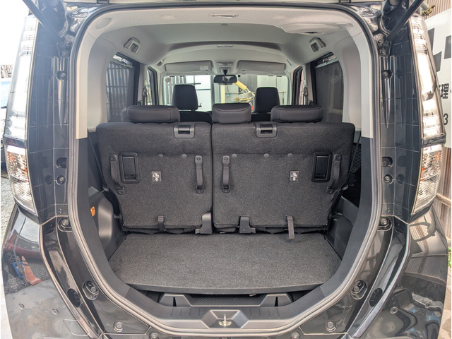 ���A�V�[�g���g�p���Ă����Ԃł��\���ȃ��Q�b�W�X�y�[�X���m�ۂ���Ă܂��B���������A�V�[�g�͑O��ɃX���C�h����̂ōX�ɍL���X�y�[�X���m�ۂ���܂��B