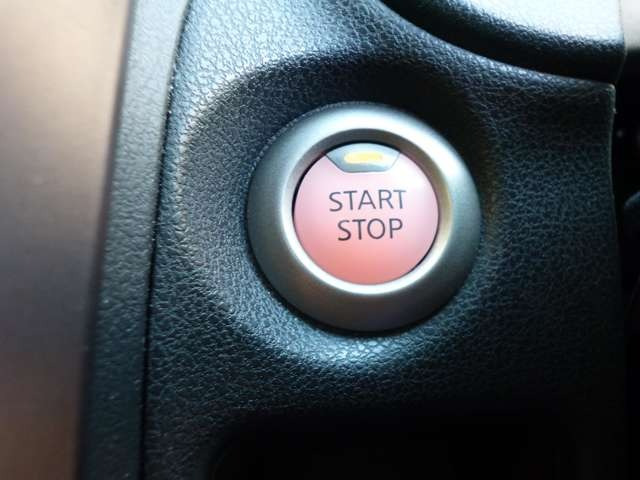 キーレスプッシュスタート!鍵を挿さずにボタンをワンプッシュでエンジン始動できます。リモコンをバッグやポケットに入れておくだけでOK!イモビライザーも付いてます。安心のセキュリティー!