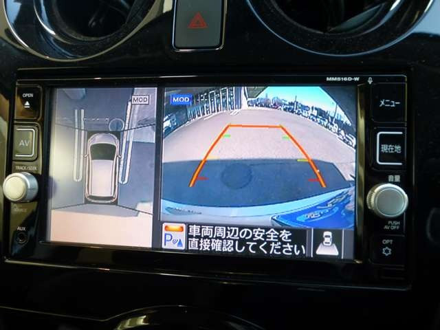 ギアをバックに入れると自動でこのような画像がモニターに表示されます。目視では見えない部分も見えて安心ですね。