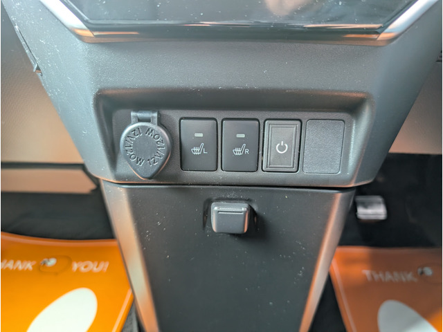 �����ɂ͐l�C�̃V�[�g�q�[�^�[���^�]��&����Ȃɑ�������Ă܂��B���������Ƀh���C�u���y���ލۂɂ͐g�̂����߂Ă����V�[�g�q�[�^�[�����ɗ����Ă���܂���