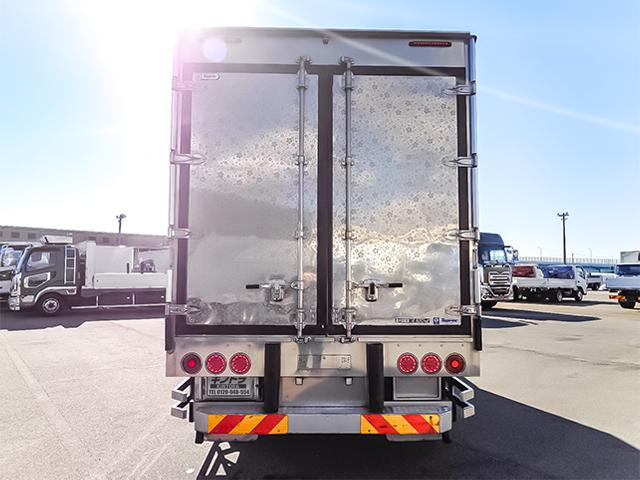 フォワード冷蔵冷凍車