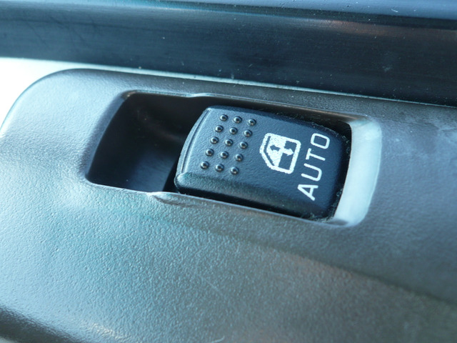 �^�]�ȃh�A�̑��̂݁A�����J��(�p���[�E�B���h�E)�ł��B