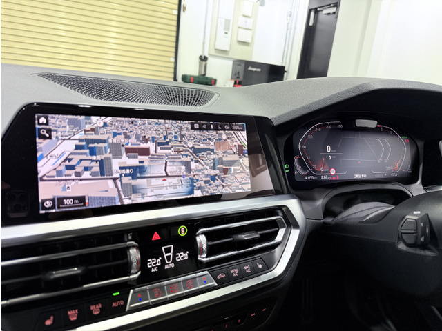 BMW���C�u�R�b�N�s�b�g��12.3�C���`�E�}���`�f�B�X�v���C���[�^�[�p�l����10.25�C���`���C�h�E�R���g���[���f�B�X�v���C(�^�b�`�p�l���@�\�t)�ł��BHDD�i�r�Q�[�V�����V�X�e���������܂��B