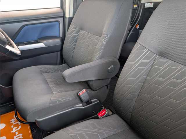 �^�]�Ȃɂ̓A�[�����X�g��������Ă���܂��B�����b�N�X�����p���ł̉^�]���\�ł��B