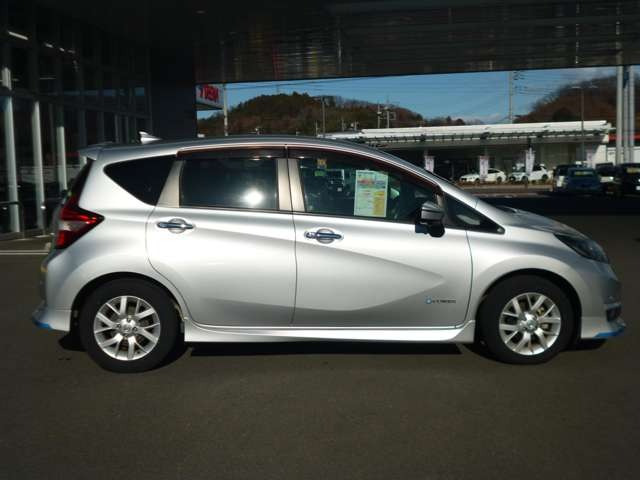 ★保証付で安心して乗って頂けます★万一の納車後の不具合が発生した場合は保証書の規定にそって自社工場で迅速に対応します!県外の方は、最寄のディーラーまたは当社指定工場を手配いたします★