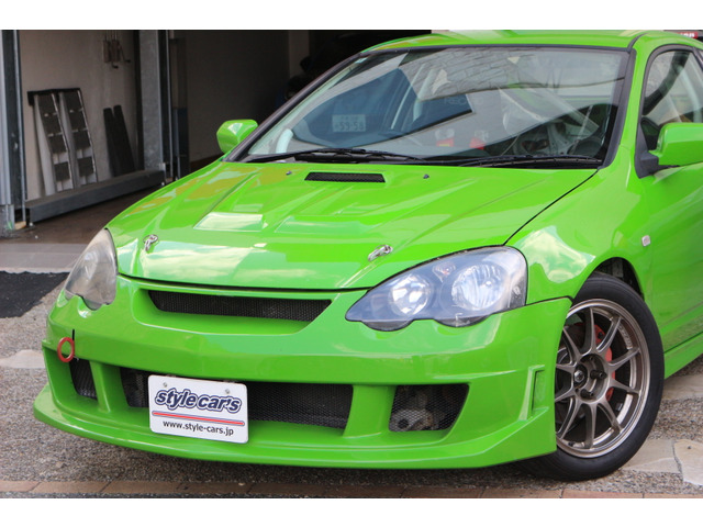 ���O���[���J���[�ɐ��߂�ꂽ���ꂢ�Ȏԗ�!�T�[�L�b�g���s�𐥔�!