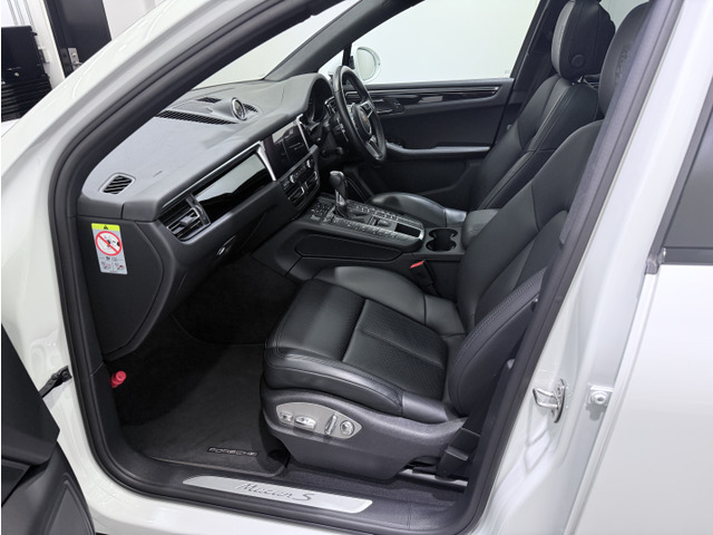 14way�d���p���[�V�[�g�ɂ͉^�]�ȁE����ȋ��ɉ��K�ȃV�[�g�q�[�^�[����������Ă��܂��B�ǂ���̃V�[�g���g�p���͂قƂ�ǂȂ��A�ƂĂ��Y��ȏ�Ԃł��B�V�[�g�\��̎C����w�ǌ��󂯂��܂���B