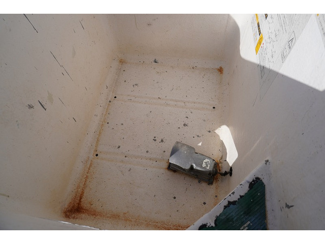 �V�Ԓ����������Ă���܂��B���g�p�̎ԂȂǂ����Ŕ[���������g���b�N����������u���Ă���܂��̂ł������������B