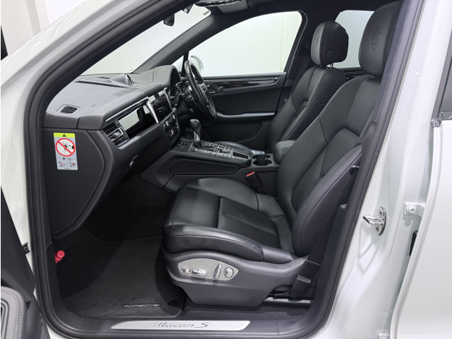 ���ǎ��A���Ԃ����T���Ȃ�JU�K���̔��X�̓��X�ɂ��C���������B�c�ƃX�^�b�t�S�����u���Îԍ���Z�\�m�}�C�X�^�[�v�u���Î����Ԕ̔��m�v���i��ۗL�B�������ڂŎd���ꂽ�ǎ��Ȏԗ���̔����Ă���܂��B