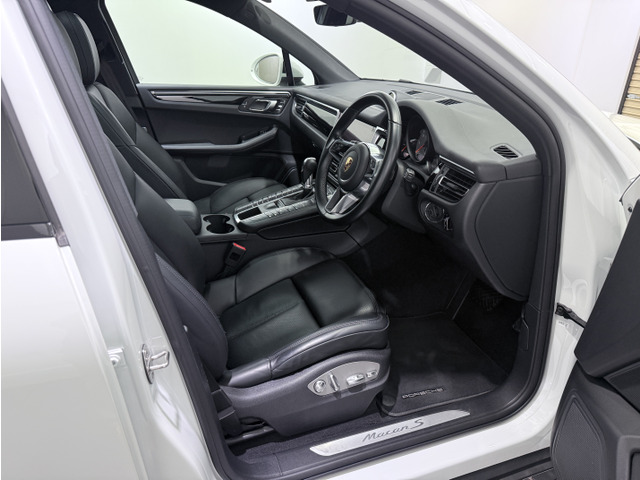 �u���b�N����Ƃ����C���e���A�͎g�p���̖����ƂĂ��������R���f�B�V�����ł��B�t���A�}�b�g�܂ŉ���̂Ȃ���������ۂ��Ă��܂��B�։��Ŏg���Ă܂����̂łƂĂ����������Y���C���e���A�ƂȂ��Ă���܂��B