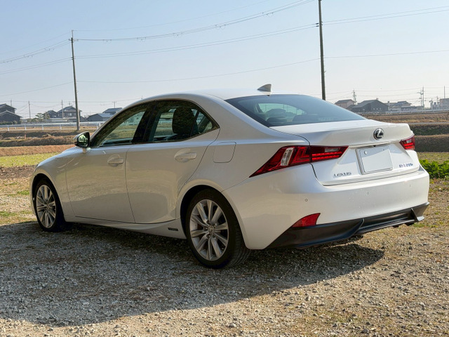 当店は『良質なお車を最大限お安く』ご提供させていただくために、家賃や人件費を最大限抑えて営業しております! 常駐スタッフはおりませんので、ご来店や現車確認をご希望の際は事前にご連絡をお願いいたします!