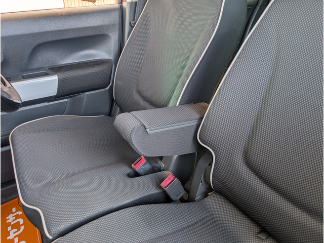 �V�[�g�Ԃ̔w�������|���΃A�[�����X�g�ɂȂ�܂��B�������Ƃ����p���ŉ^�]���o���ĕ֗��ł��B