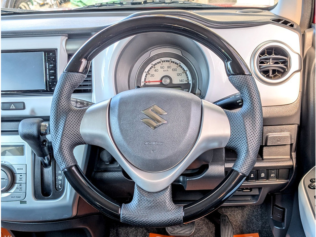 �X�e�A�����O�͓��X�ɂĐV�i�̃R���r���U�[���Ɍ������܂���!���U�[�̎�G��͎�ɓ���݉^�]�̂��₷���Ɍq����܂��B