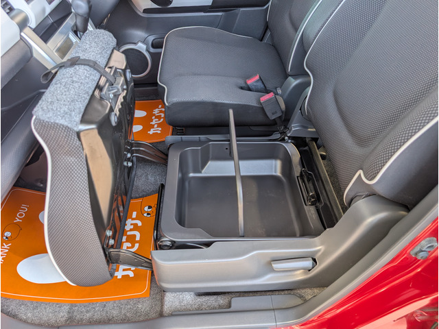 ����Ȃ̍��ʂ������グ��Ǝ��[�o�X�P�b�g���ݒu����Ă܂��B��O�����o����̂Ő�ԓ���Ȃǂ�ς񂾂�l�X�Ȏg�����肪�y���߂܂��B