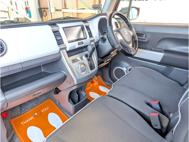 �t�����g����̃K���X���傫���̂Ŏԓ��͖��邭�J����������̂������ł��B���̂悤�ȑ�����C�����ǂ��^�]���ł���|�C���g�Ȃ̂ł��B